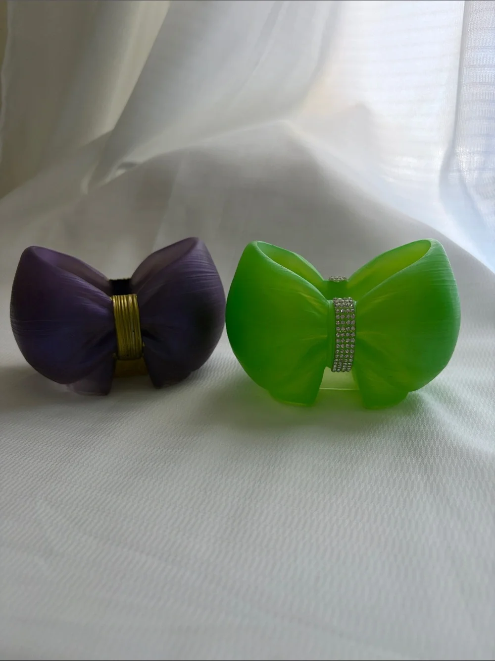 Handmade resin bow holder!  4.33”x 3.15”